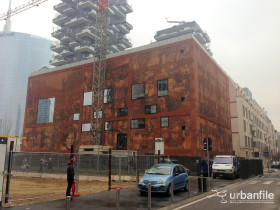La Casa della Memoria a Milano, nel Quartiere Isola. La sua costruzione è quasi ultimata.